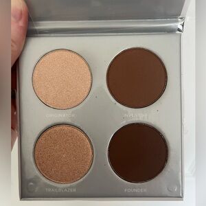 Pur sculptor bronzer and contour palette.